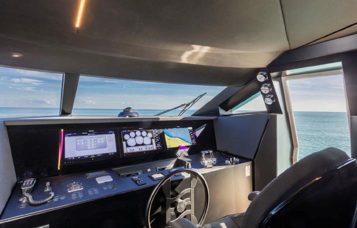 2017 FERRETTI YACHTS 850 